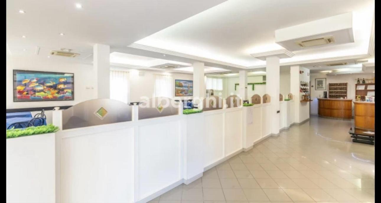 Hotel Sport Ріміні Екстер'єр фото