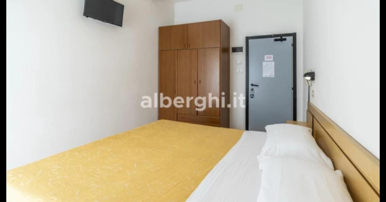 Hotel Sport Ріміні Екстер'єр фото