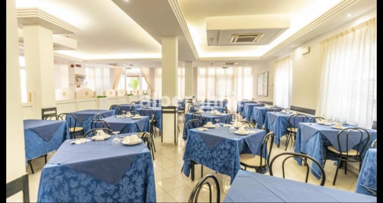 Hotel Sport Ріміні Екстер'єр фото