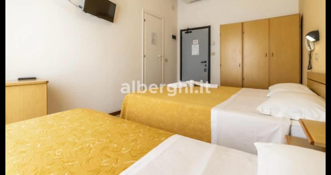 Hotel Sport Ріміні Екстер'єр фото
